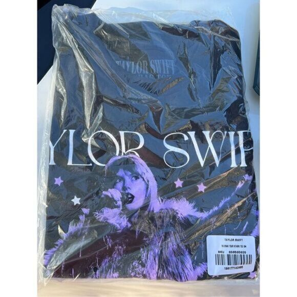 NWOT Taylor Swift ERAS TOUR STARS TEE SHIRT MEDIUM. - Picture 1 of 6